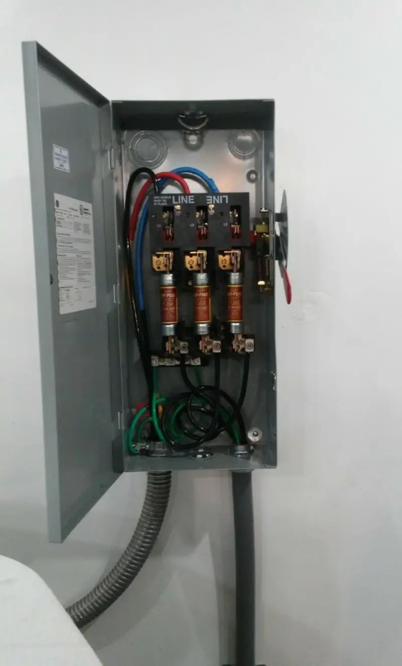 Three-phase disconnect switch installed for Smoke Detector Installation in White Center